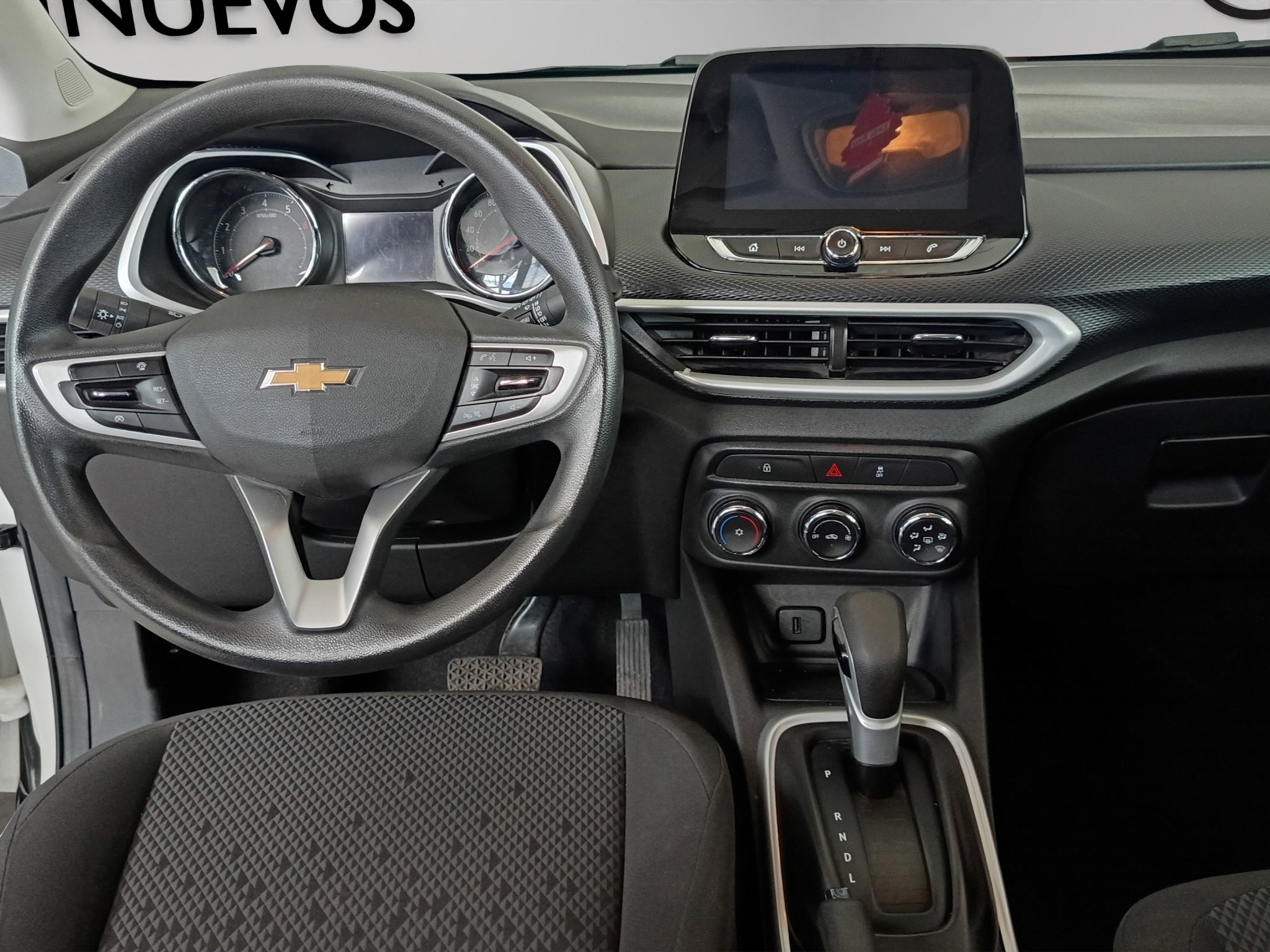 2024 Chevrolet Tracker VUD 5 pts. LT, 1.2T, TA, tela/piel, RA-17 (línea anterior)