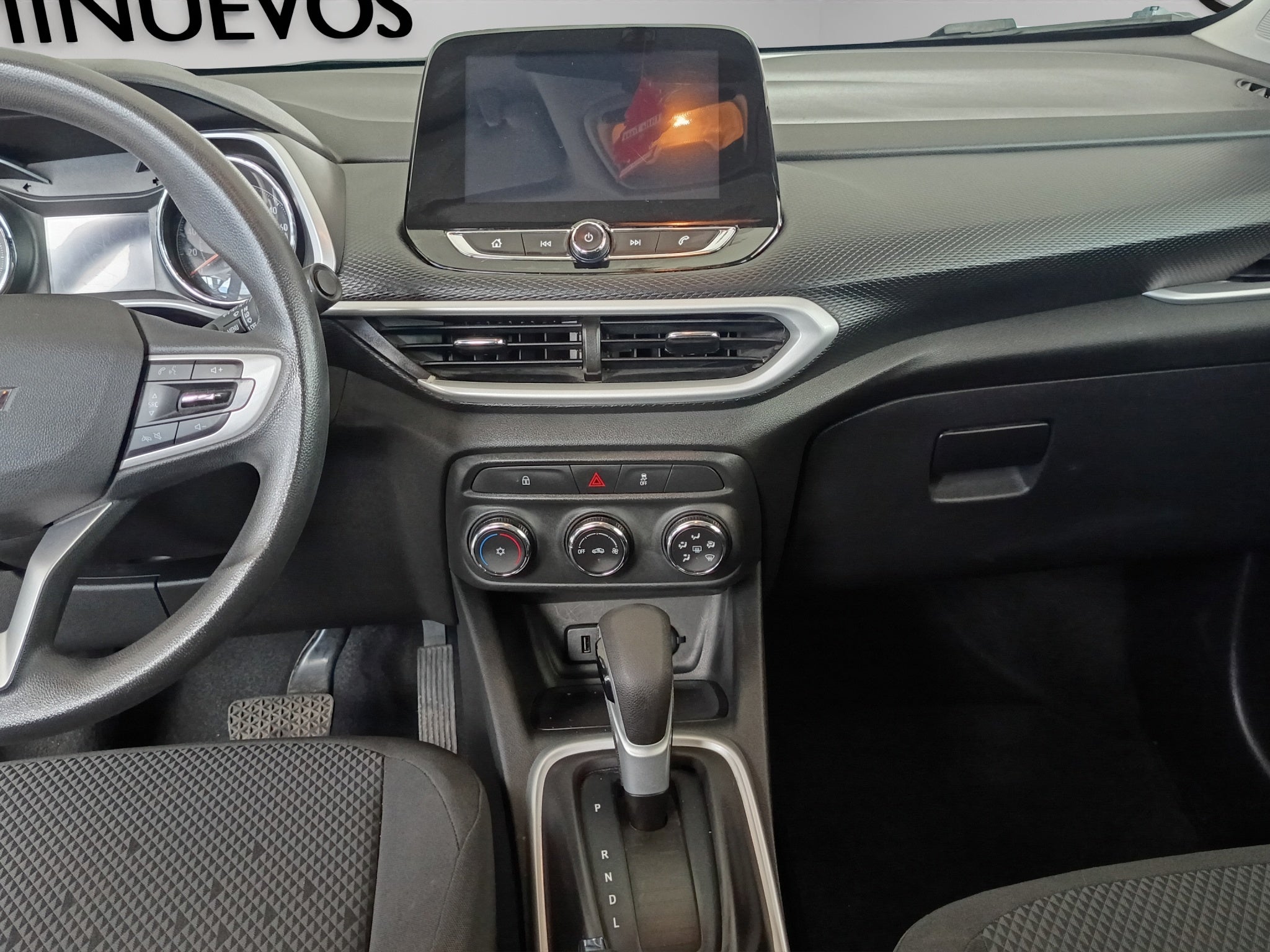 2024 Chevrolet Tracker VUD 5 pts. LT, 1.2T, TA, tela/piel, RA-17 (línea anterior)