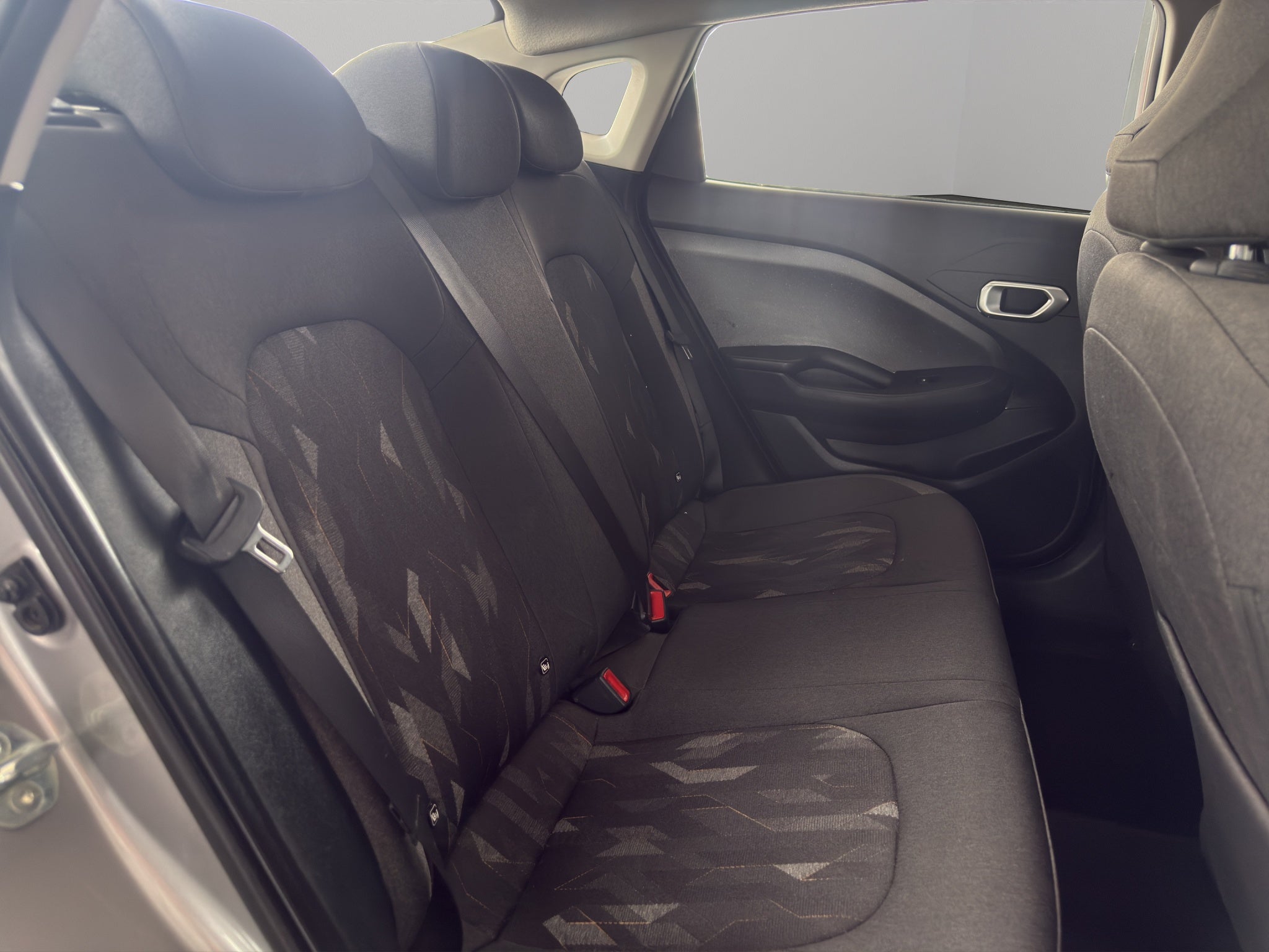 2025 Kia K3 4 pts. L, 1.6l, TA, a/ac., R-15