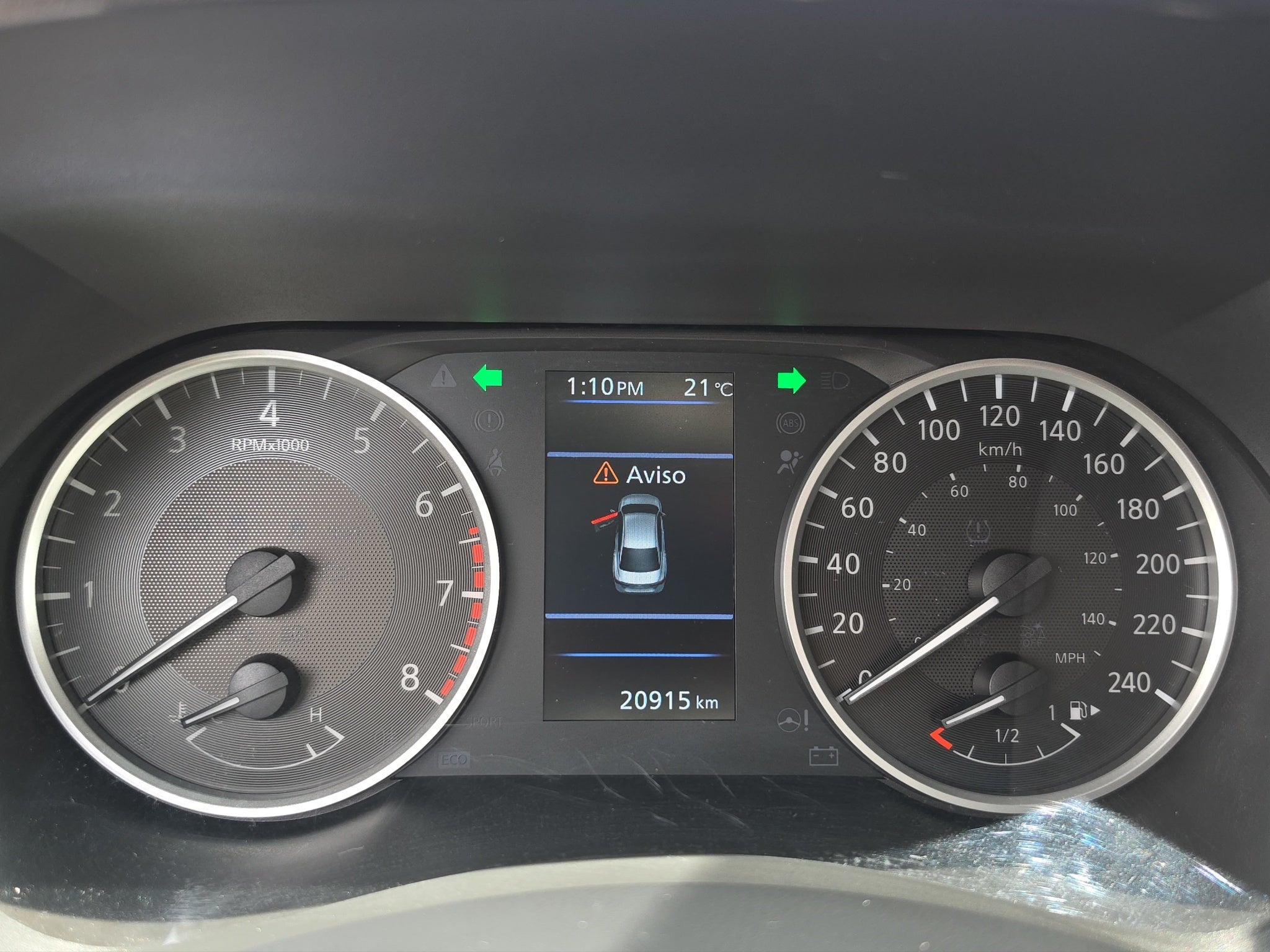 2025 Nissan Sentra 4 pts. Sense, TM6, a/ac., RA-16 (línea anterior)