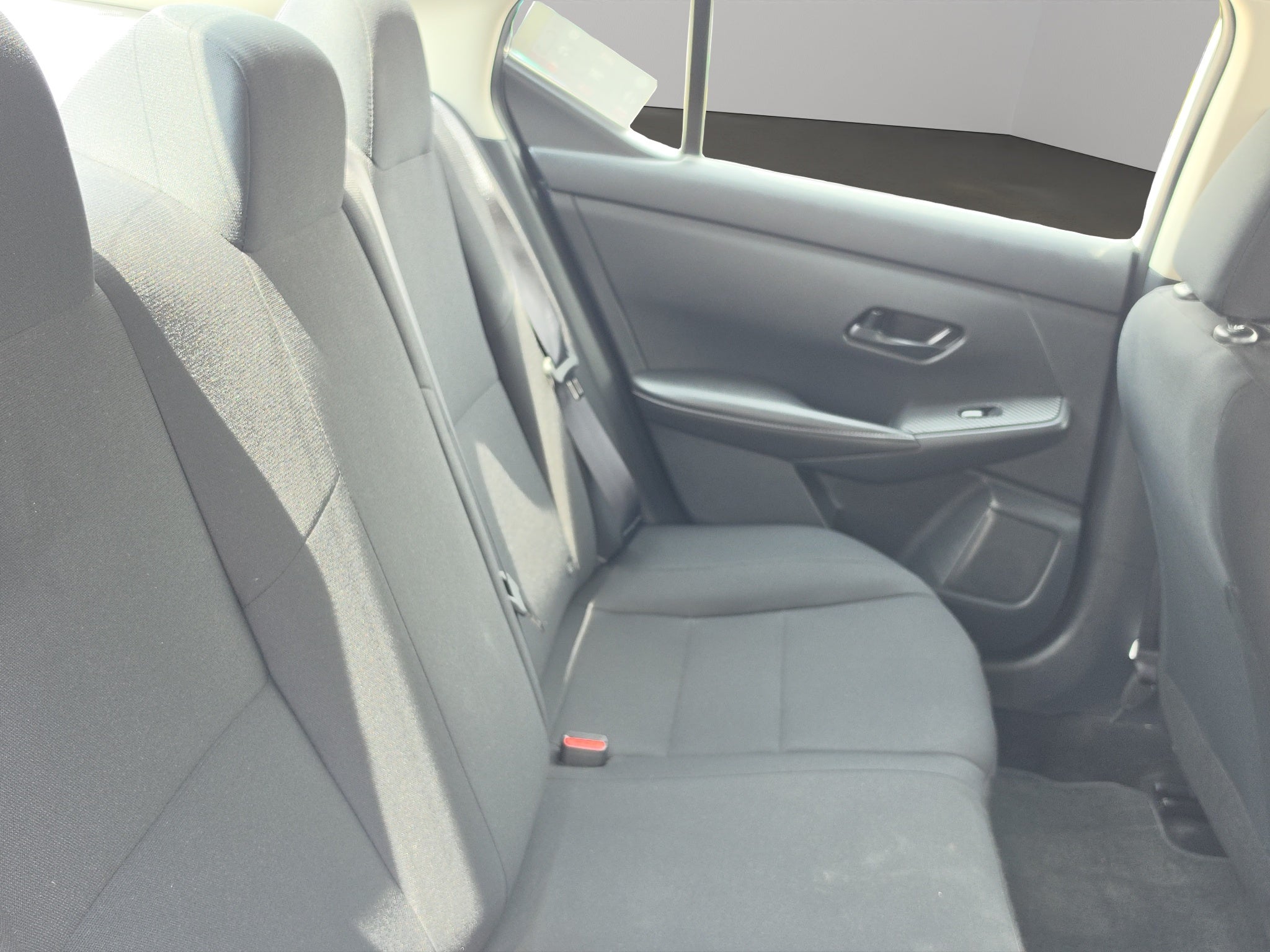 2025 Nissan Sentra 4 pts. Sense, TM6, a/ac., RA-16 (línea anterior)