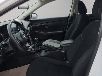 2025 Nissan Sentra 4 pts. Sense, TM6, a/ac., RA-16 (línea anterior)