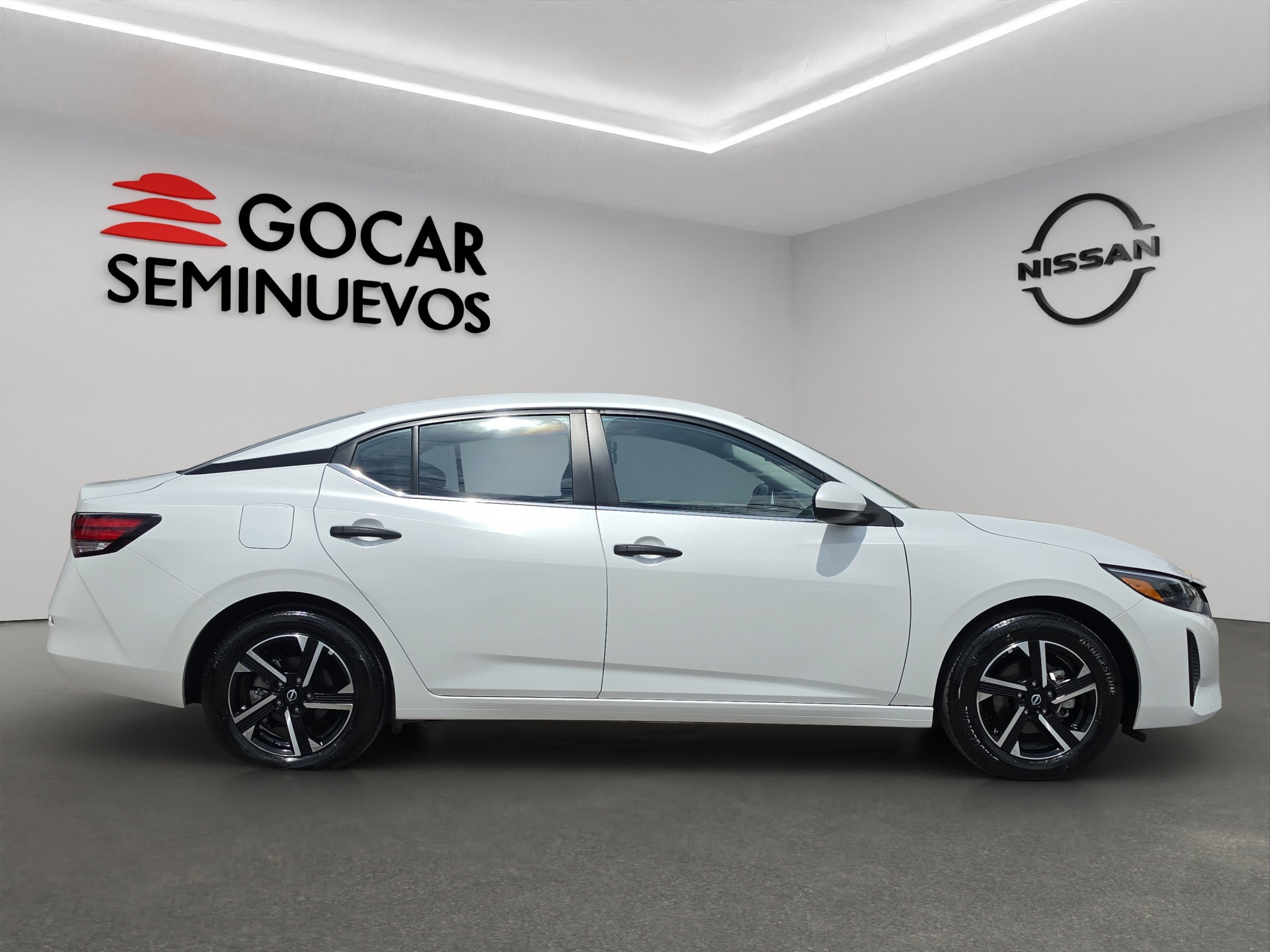 2025 Nissan Sentra 4 pts. Sense, TM6, a/ac., RA-16 (línea anterior)