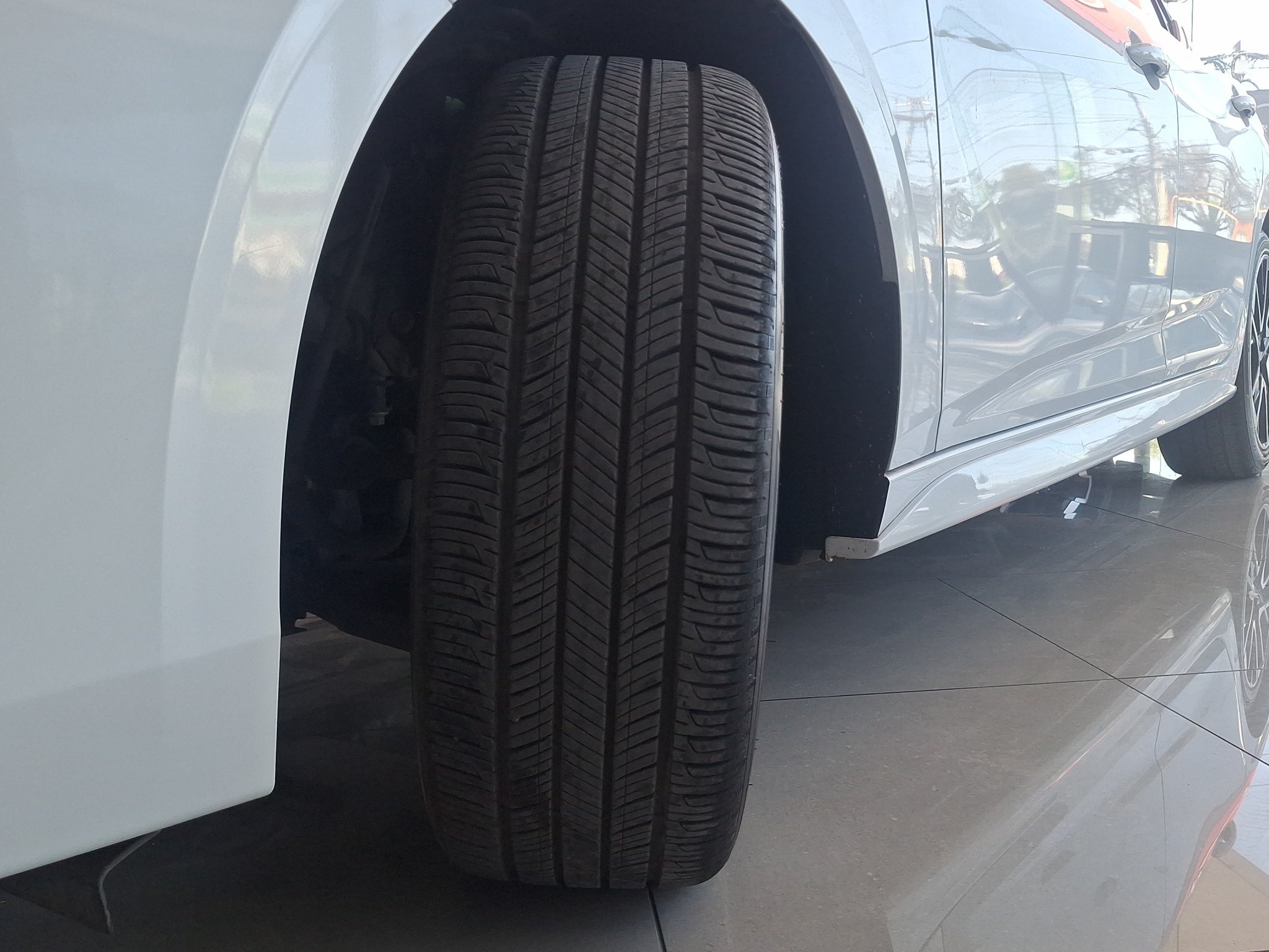 2024 Nissan Sentra 4 pts. SR Platinum, TA, a/ac. Aut., piel, QC, s. Bose, f. led, RA-18