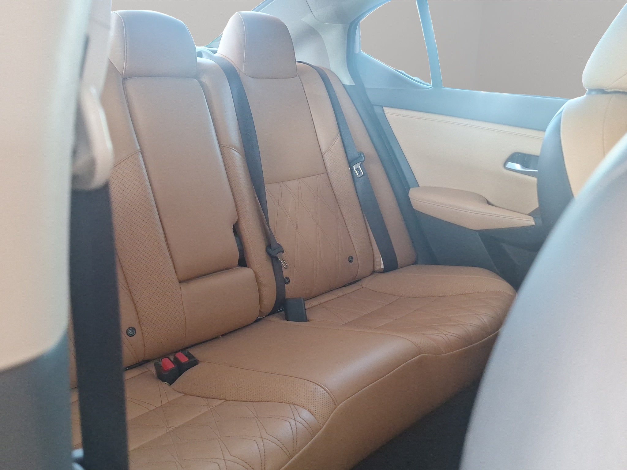 2024 Nissan Sentra 4 pts. SR Platinum, TA, a/ac. Aut., piel, QC, s. Bose, f. led, RA-18