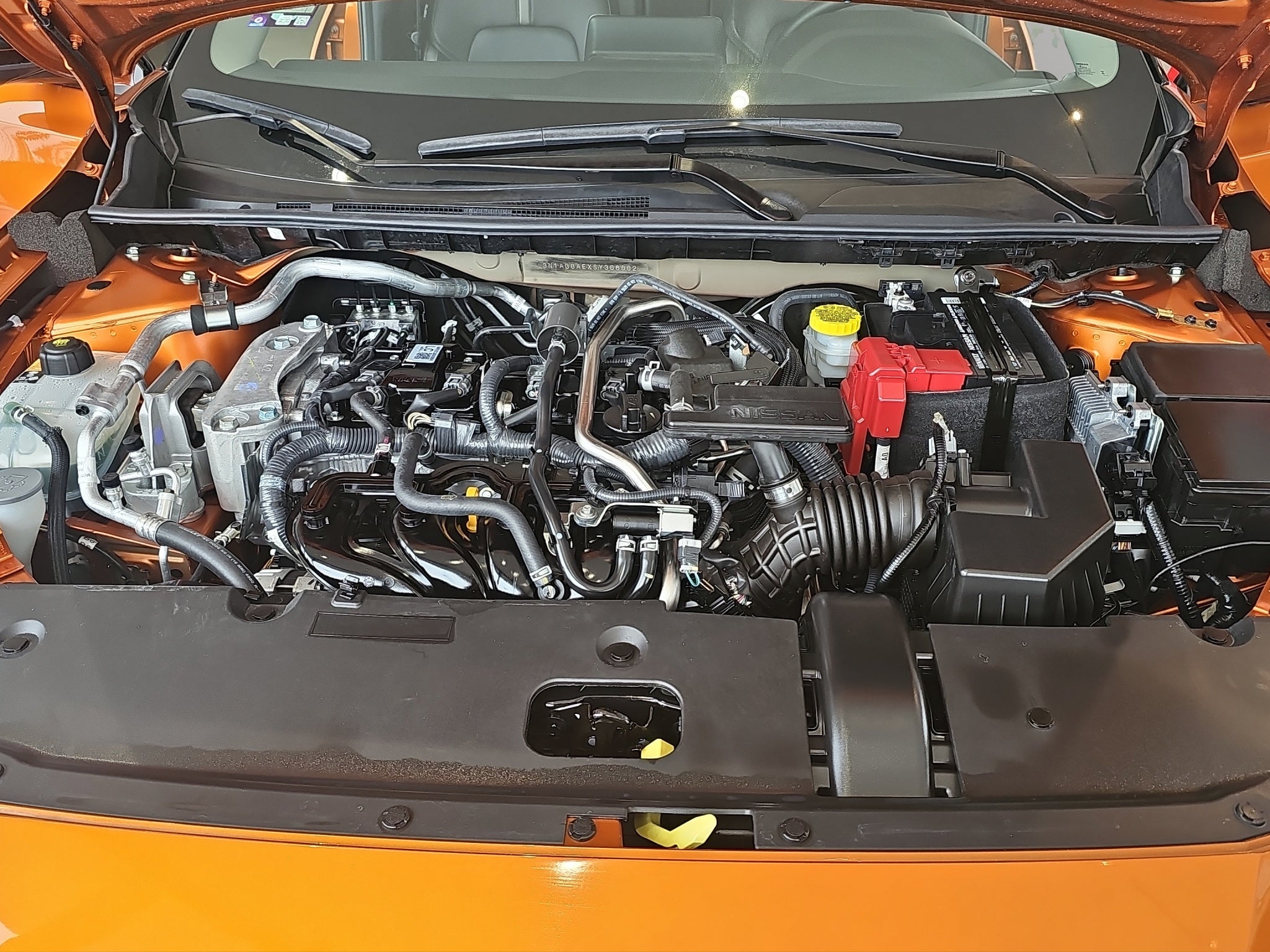 2025 Nissan Sentra 4 pts. SR Platinum, TA, a/ac. Aut., piel, QC, s. Bose, f. led, RA-18 (línea anterior)