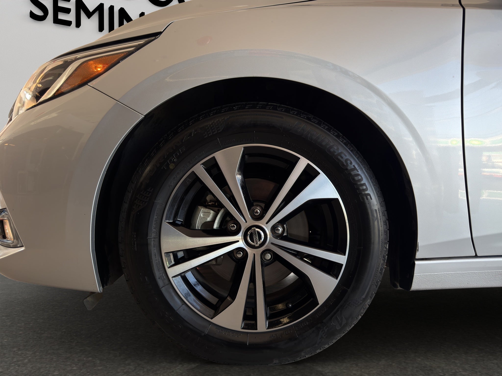 2022 Nissan Sentra 4 pts. Advance, TM6, a/ac., f. niebla, RA-16