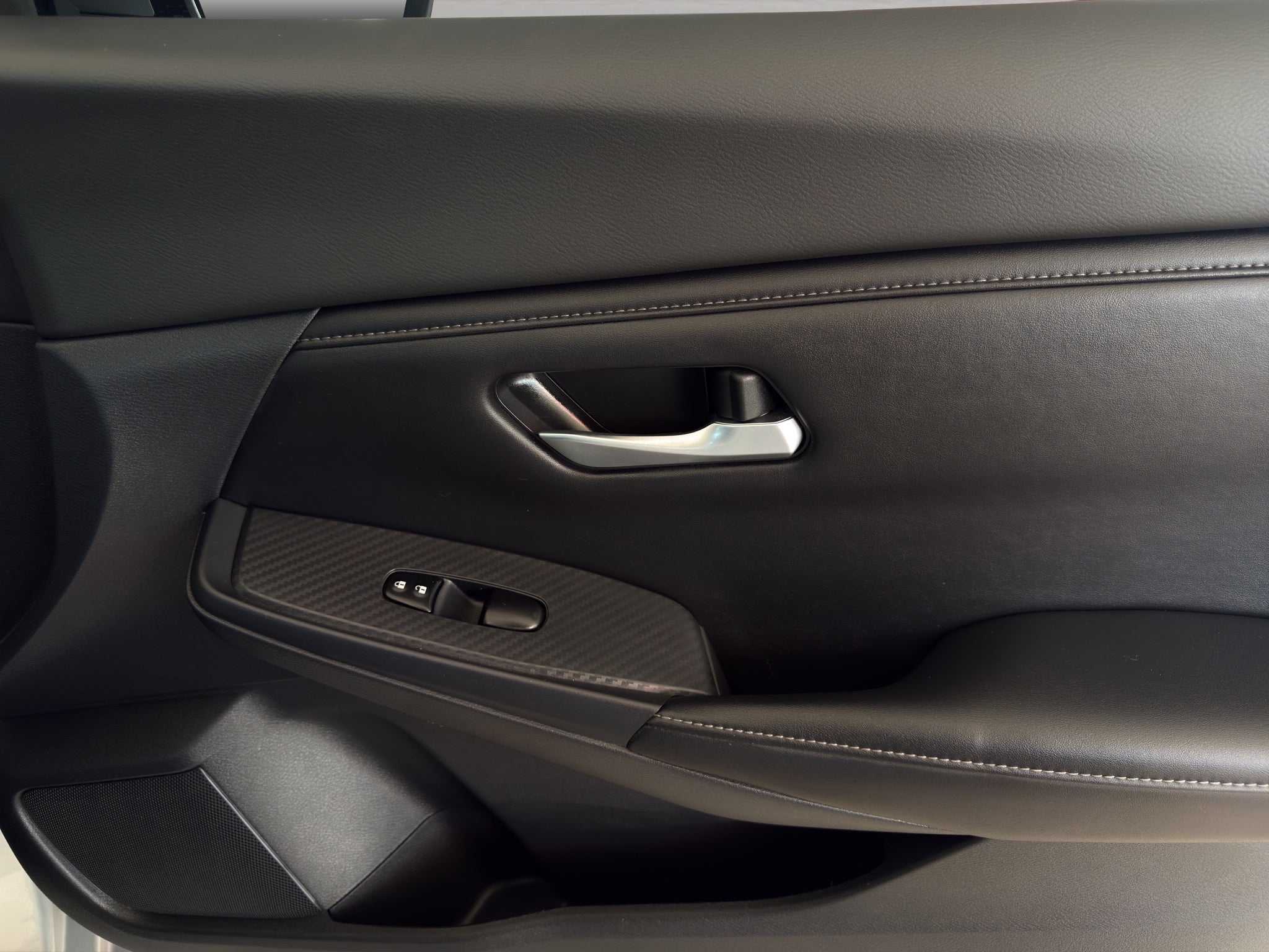 2022 Nissan Sentra 4 pts. Advance, TM6, a/ac., f. niebla, RA-16