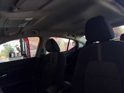 2022 Nissan Sentra 4 pts. Advance, TM6, a/ac., f. niebla, RA-16