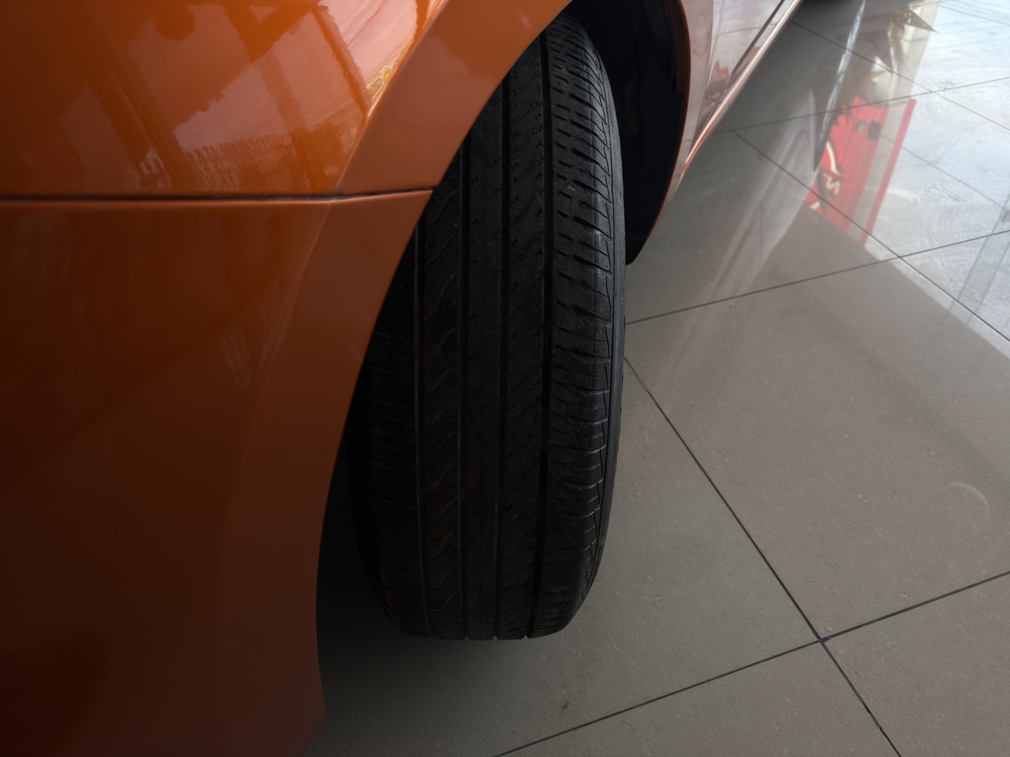 2022 Nissan Versa 4 pts. Sense, TM5, a/ac., VE, R-15 (línea anterior)