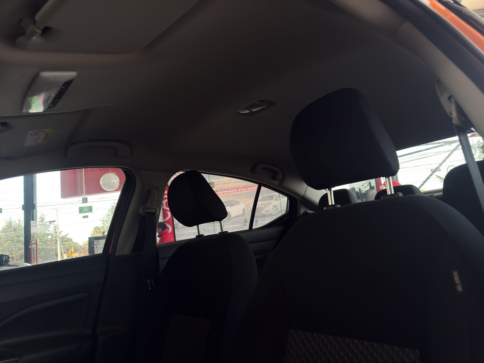 2022 Nissan Versa 4 pts. Sense, TM5, a/ac., VE, R-15 (línea anterior)