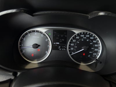 2022 Nissan Versa 4 pts. Sense, TM5, a/ac., VE, R-15 (línea anterior)