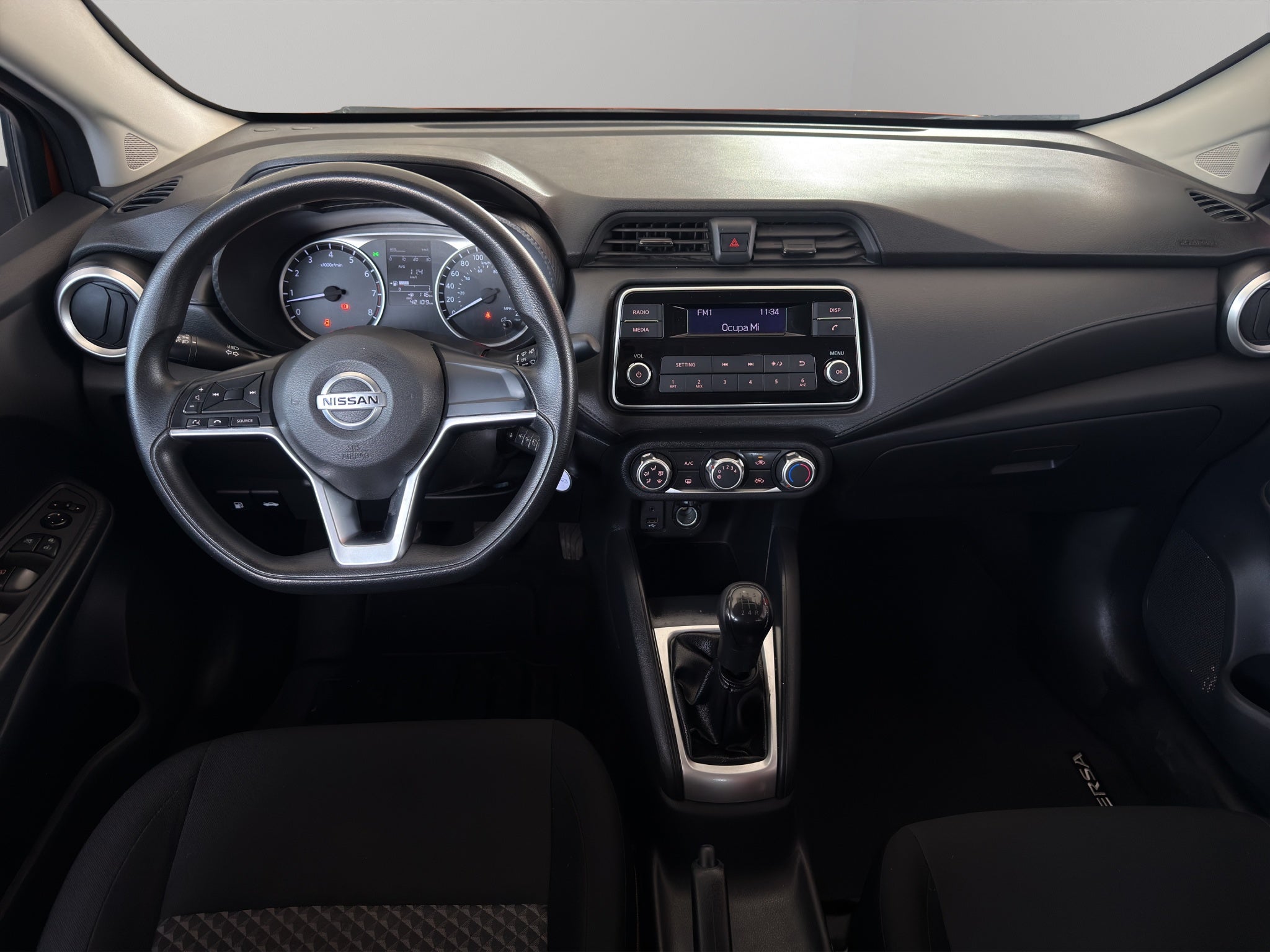 2022 Nissan Versa 4 pts. Sense, TM5, a/ac., VE, R-15 (línea anterior)