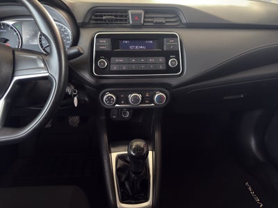 2022 Nissan Versa 4 pts. Sense, TM5, a/ac., VE, R-15 (línea anterior)