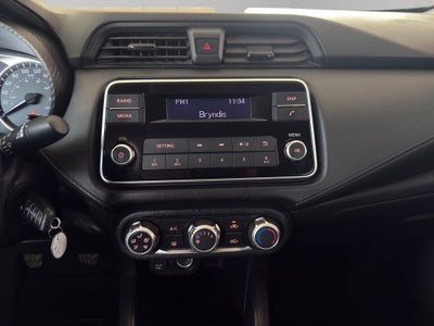 2022 Nissan Versa 4 pts. Sense, TM5, a/ac., VE, R-15 (línea anterior)