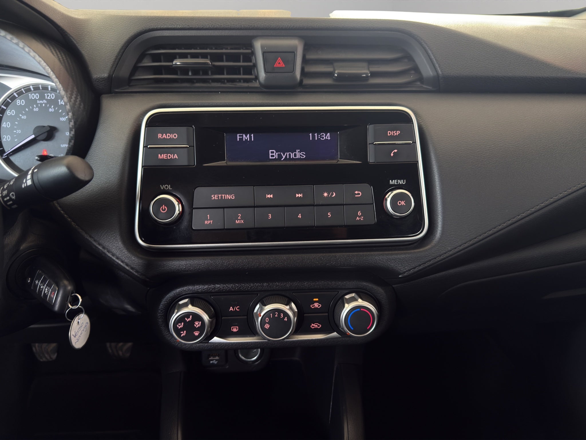 2022 Nissan Versa 4 pts. Sense, TM5, a/ac., VE, R-15 (línea anterior)