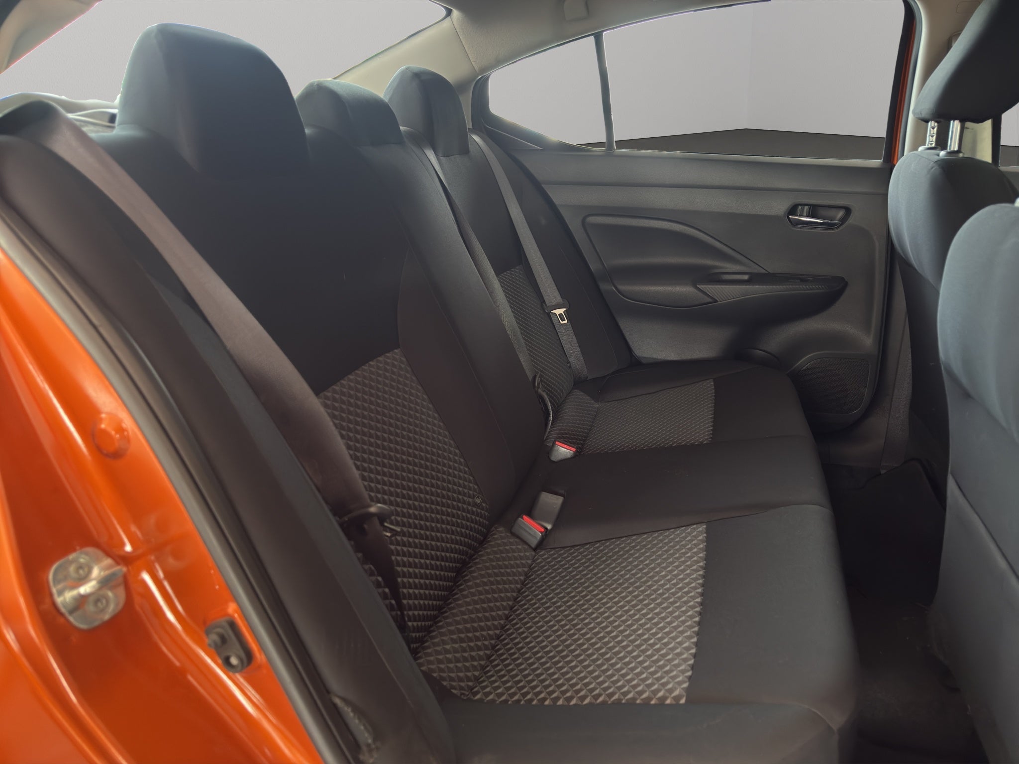 2022 Nissan Versa 4 pts. Sense, TM5, a/ac., VE, R-15 (línea anterior)