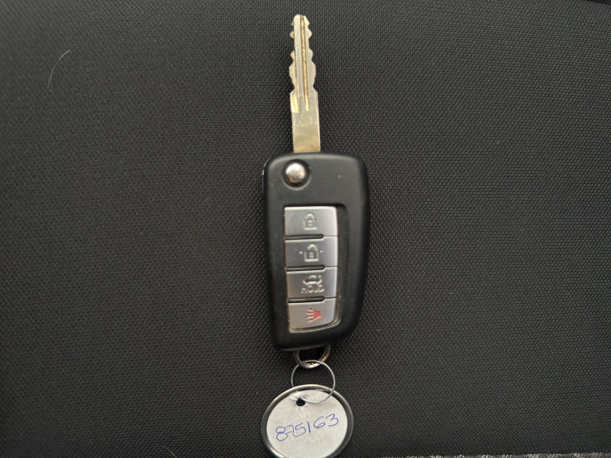 2022 Nissan Versa 4 pts. Sense, TM5, a/ac., VE, R-15 (línea anterior)