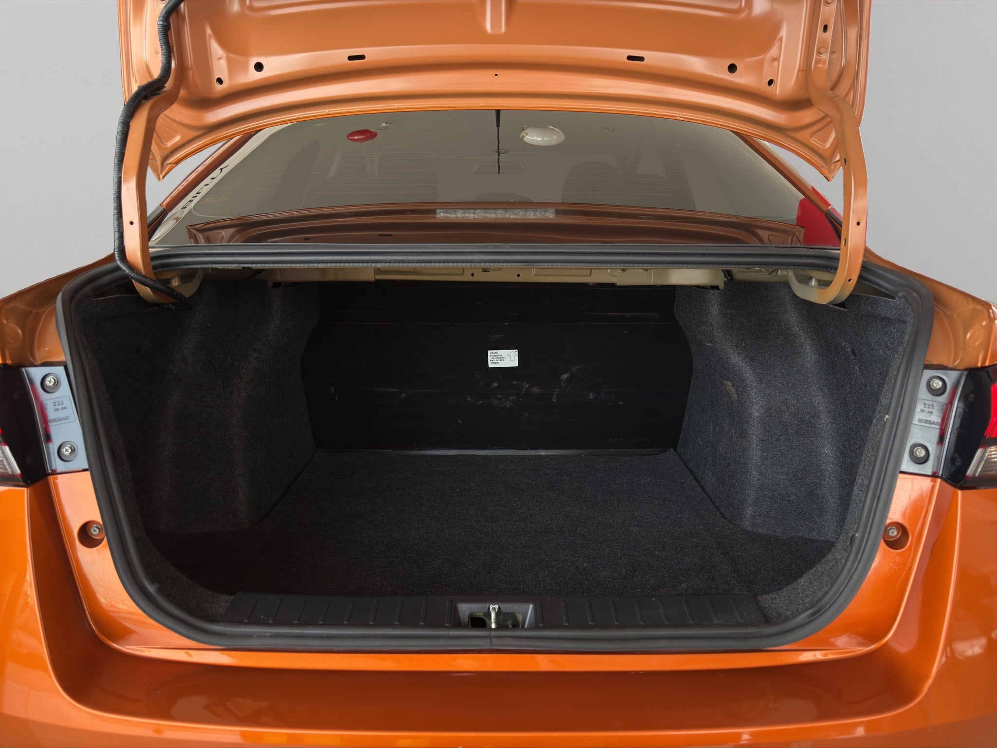 2022 Nissan Versa 4 pts. Sense, TM5, a/ac., VE, R-15 (línea anterior)