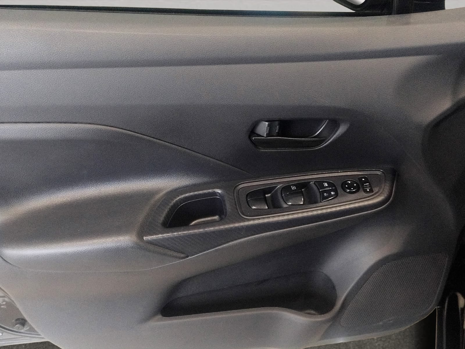 2024 Nissan Versa 4 pts. Sense, CVT, a/ac., R-15