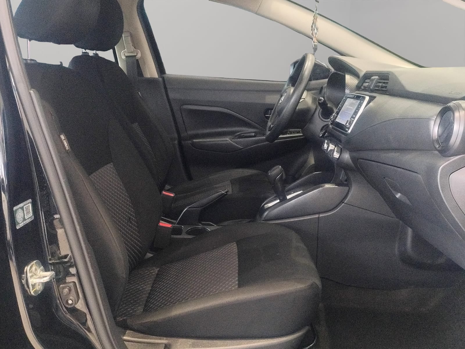 2024 Nissan Versa 4 pts. Sense, CVT, a/ac., R-15