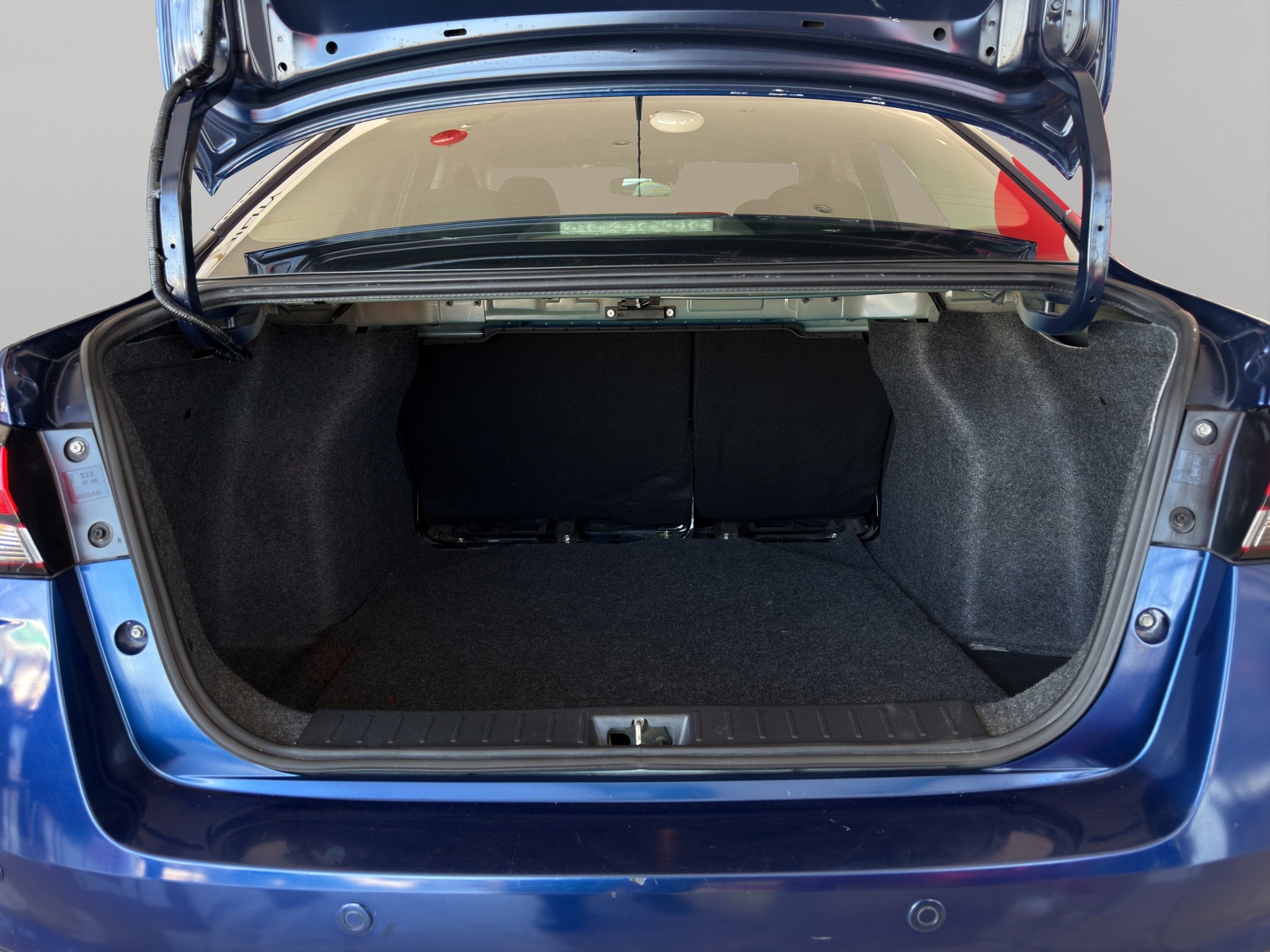 2024 Nissan Versa 4 pts. Advance, TM5, a/ac., f. niebla, RA-16