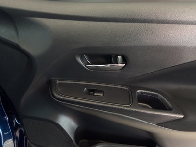 2024 Nissan Versa 4 pts. Advance, TM5, a/ac., f. niebla, RA-16