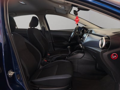 2024 Nissan Versa 4 pts. Advance, TM5, a/ac., f. niebla, RA-16