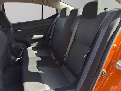 2024 Nissan Versa 4 pts. Advance, TM5, a/ac., f. niebla, RA-16