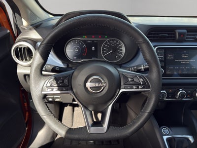 2024 Nissan Versa 4 pts. Advance, TM5, a/ac., f. niebla, RA-16