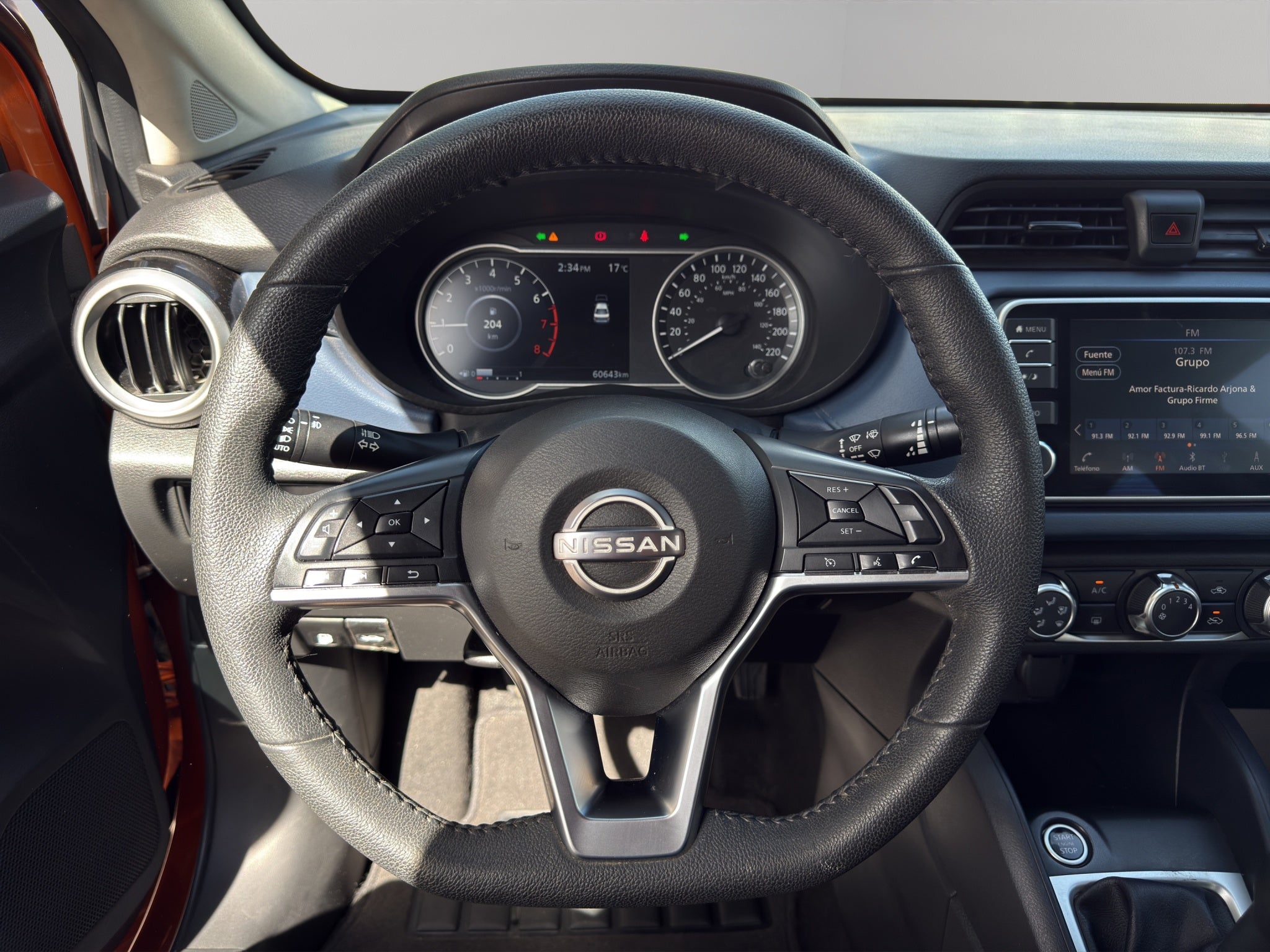 2024 Nissan Versa 4 pts. Advance, TM5, a/ac., f. niebla, RA-16
