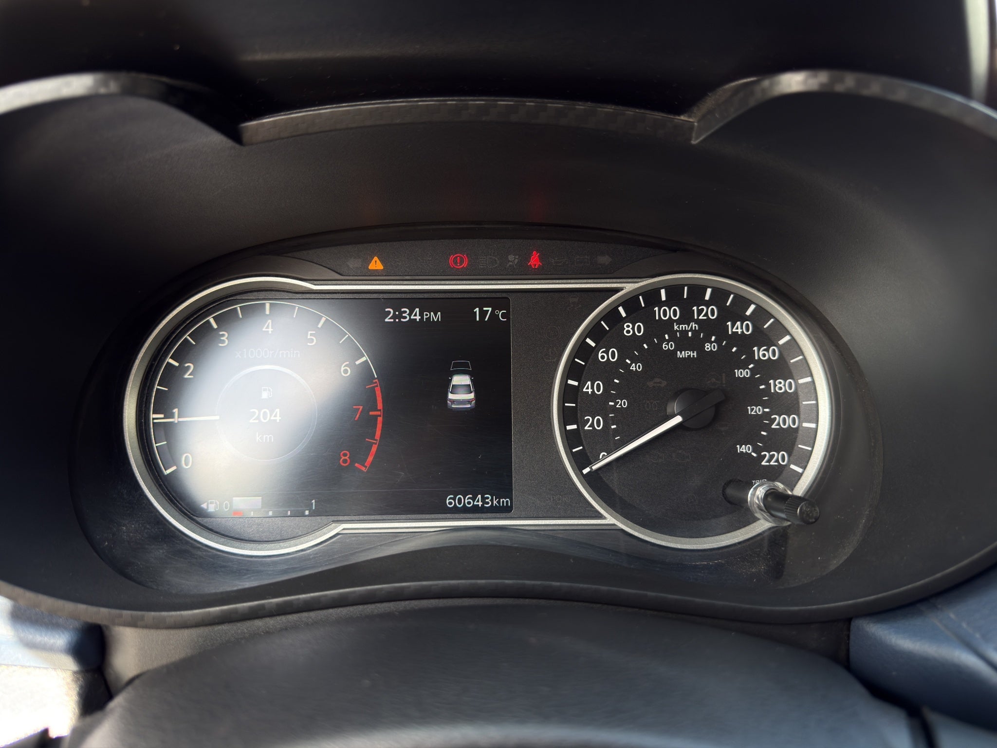 2024 Nissan Versa 4 pts. Advance, TM5, a/ac., f. niebla, RA-16