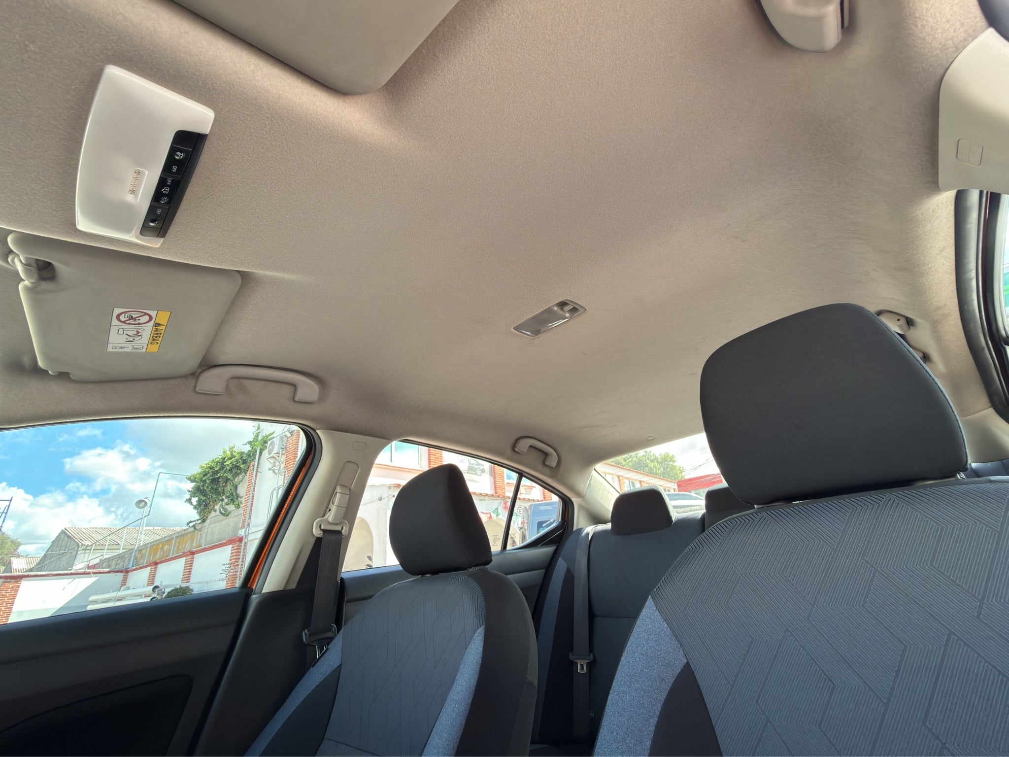 2024 Nissan Versa 4 pts. Advance, TM5, a/ac., f. niebla, RA-16