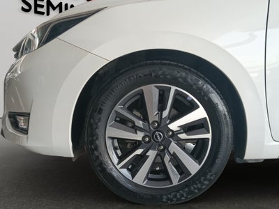 2024 Nissan Versa 4 pts. Advance, CVT, a/ac; f. niebla, RA-16