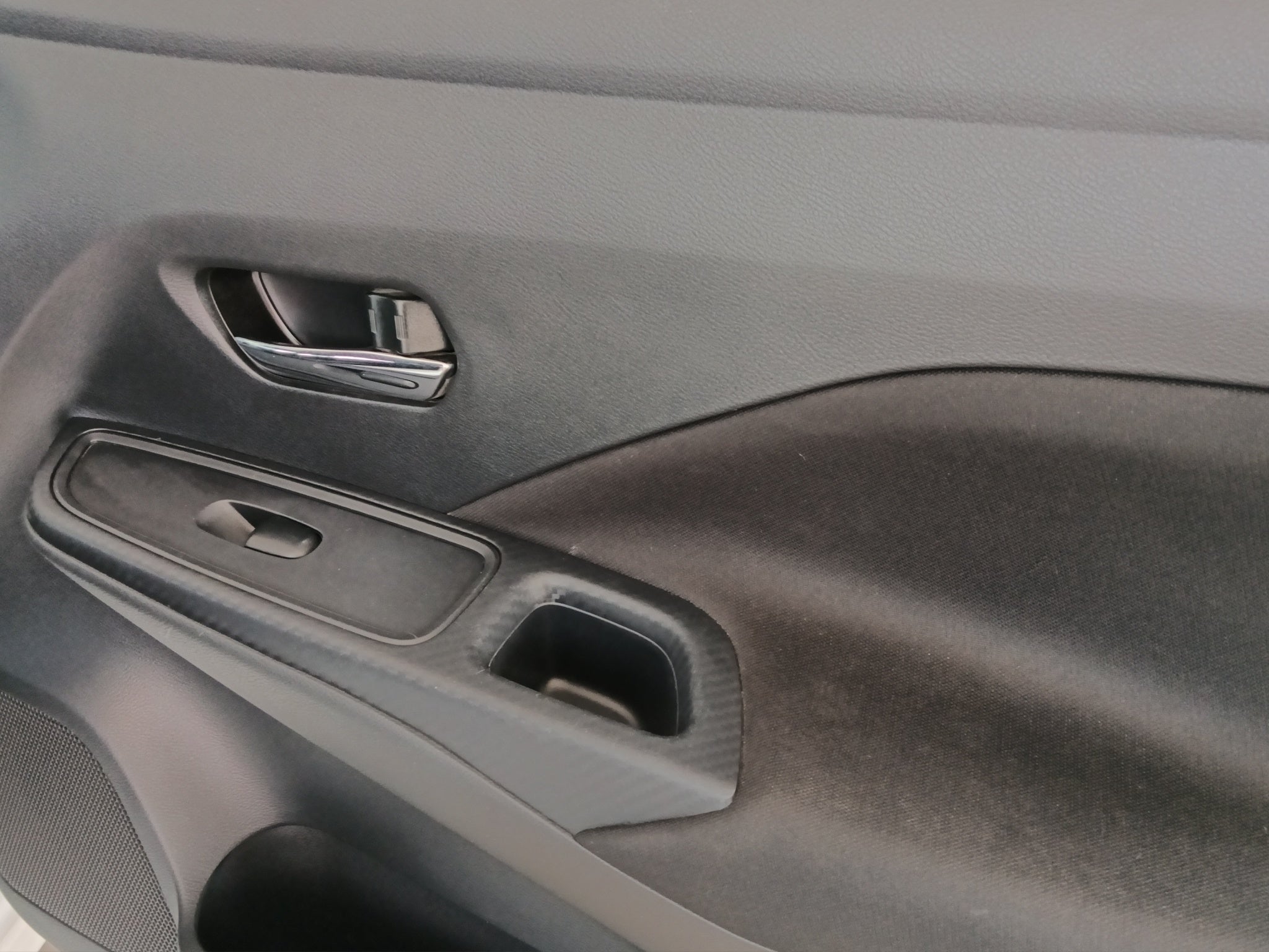 2024 Nissan Versa 4 pts. Advance, CVT, a/ac; f. niebla, RA-16