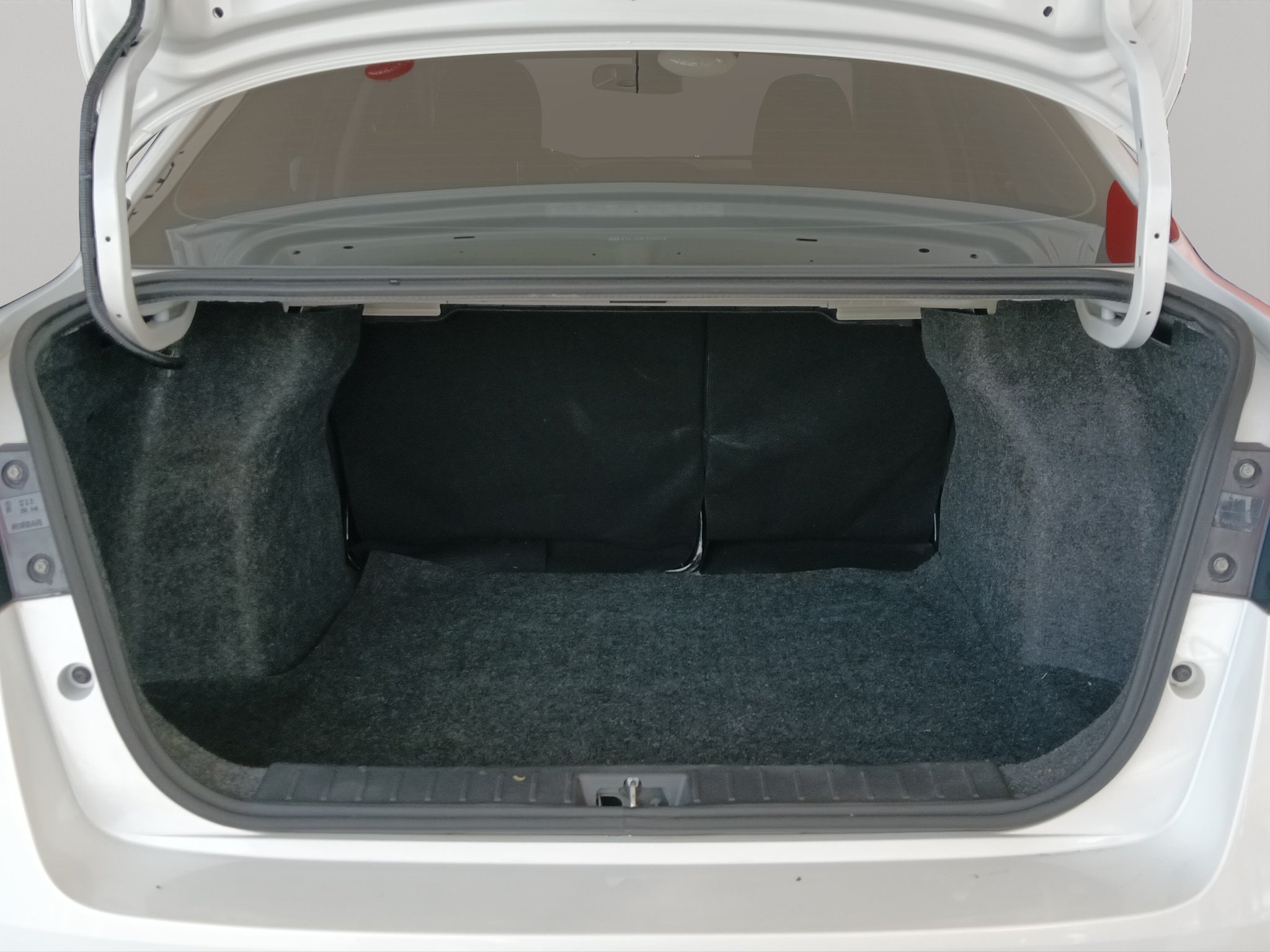 2024 Nissan Versa 4 pts. Advance, CVT, a/ac; f. niebla, RA-16