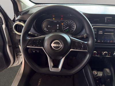 2023 Nissan Versa 4 pts. Advance, TM5, a/ac., f. niebla, RA-16 (cambio de línea)