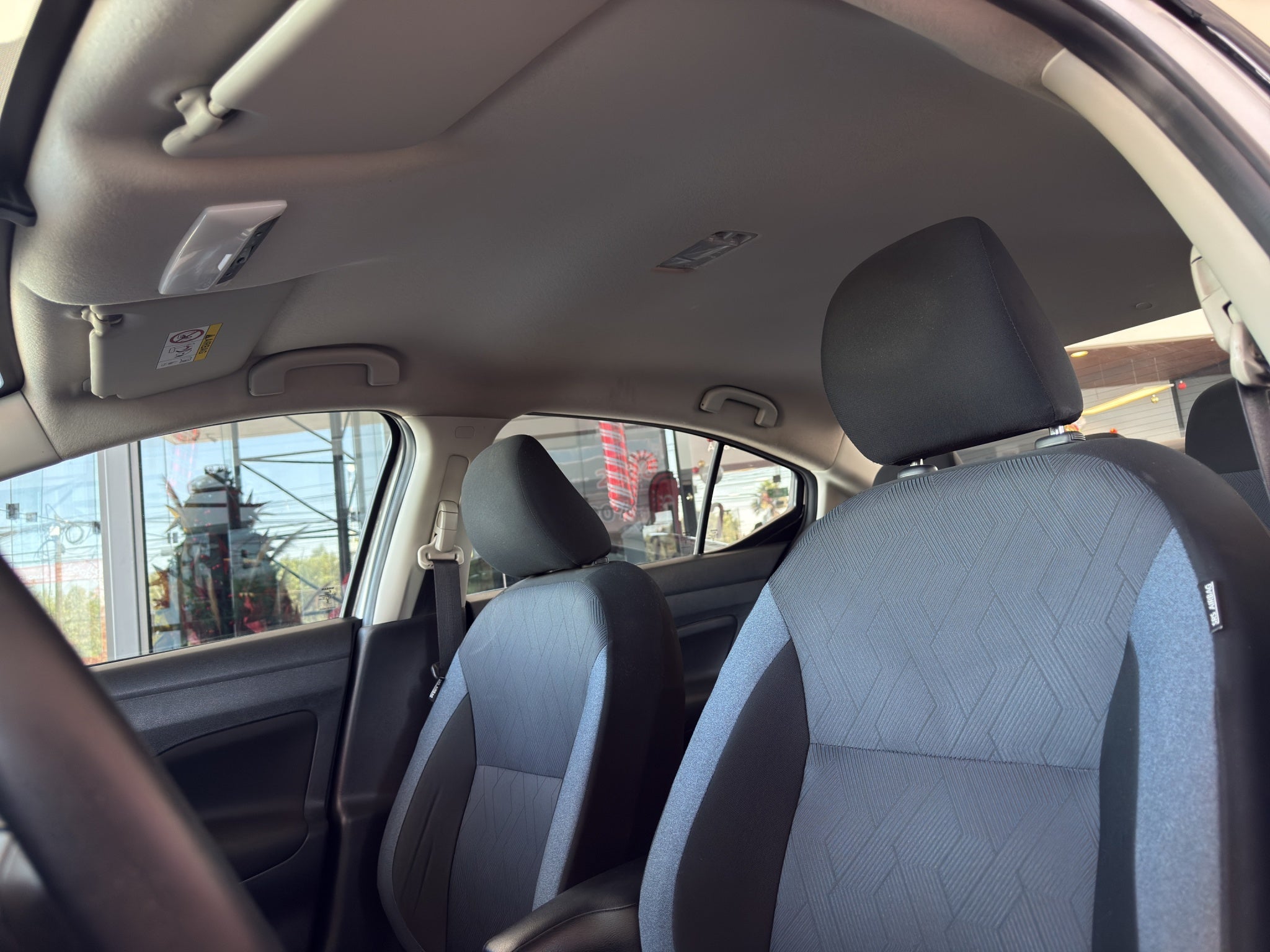 2023 Nissan Versa 4 pts. Advance, TM5, a/ac., f. niebla, RA-16 (cambio de línea)