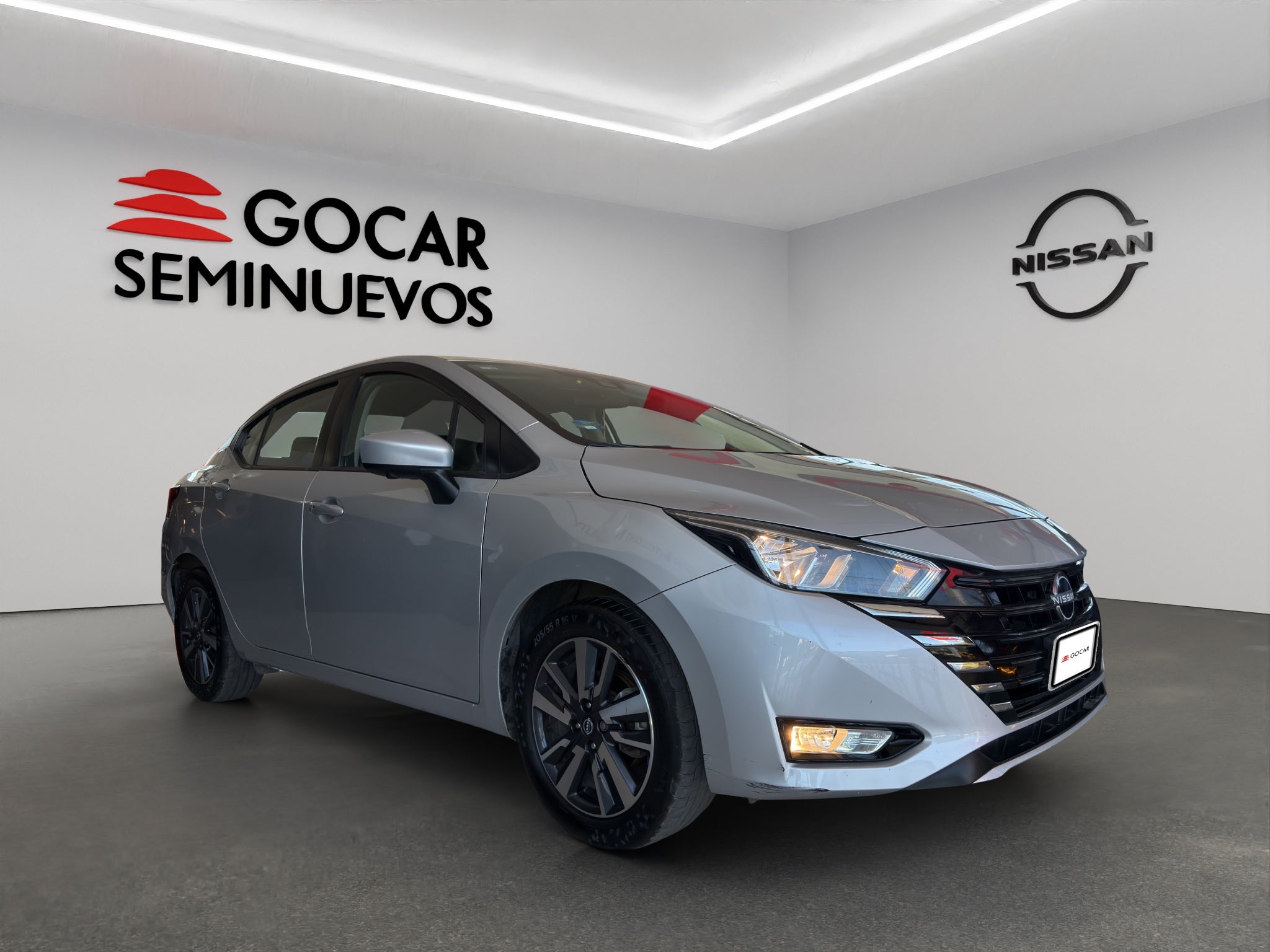 2023 Nissan Versa 4 pts. Advance, TM5, a/ac., f. niebla, RA-16 (cambio de línea)