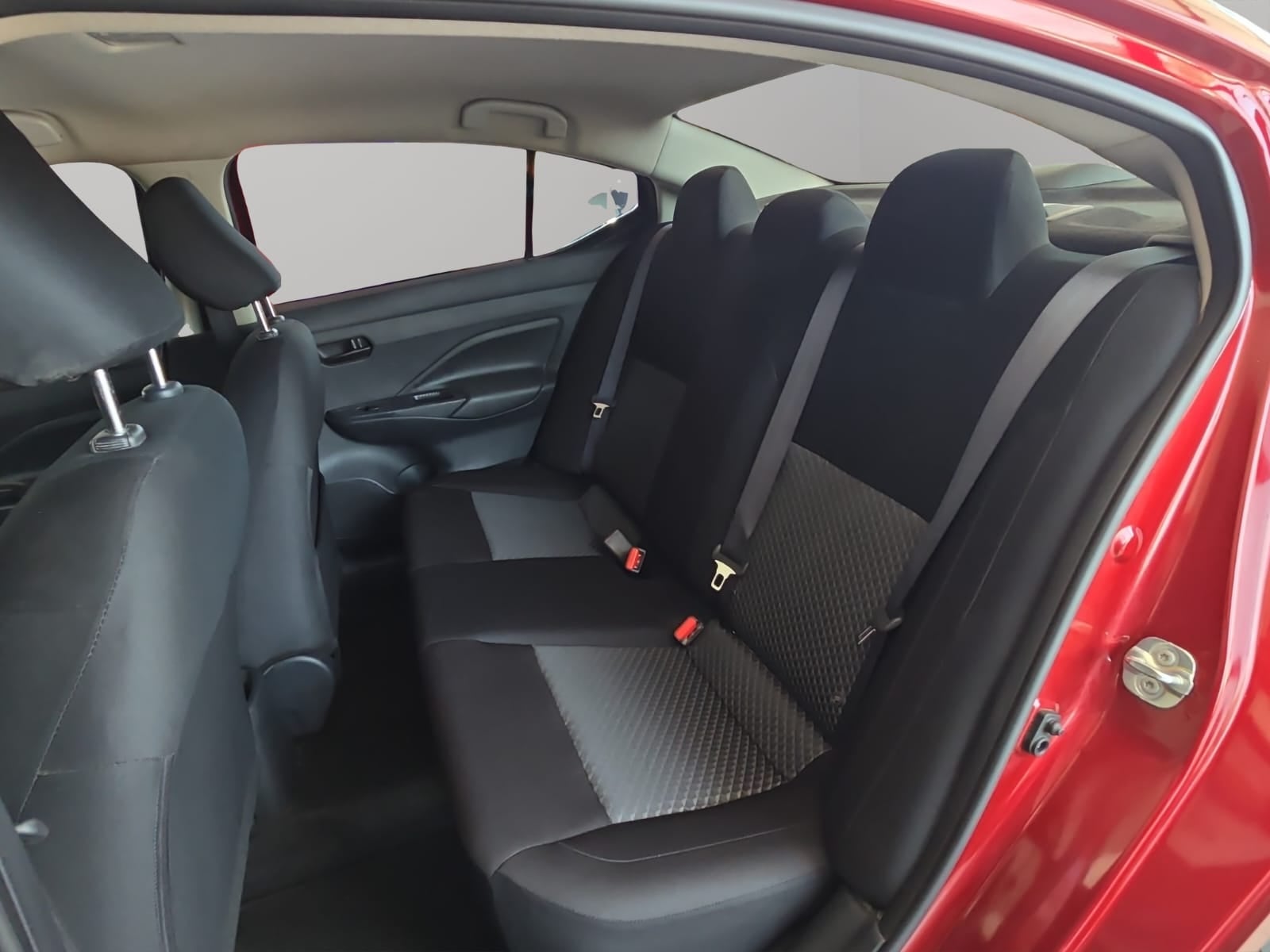 2024 Nissan Versa 4 pts. Sense, CVT, a/ac., R-15