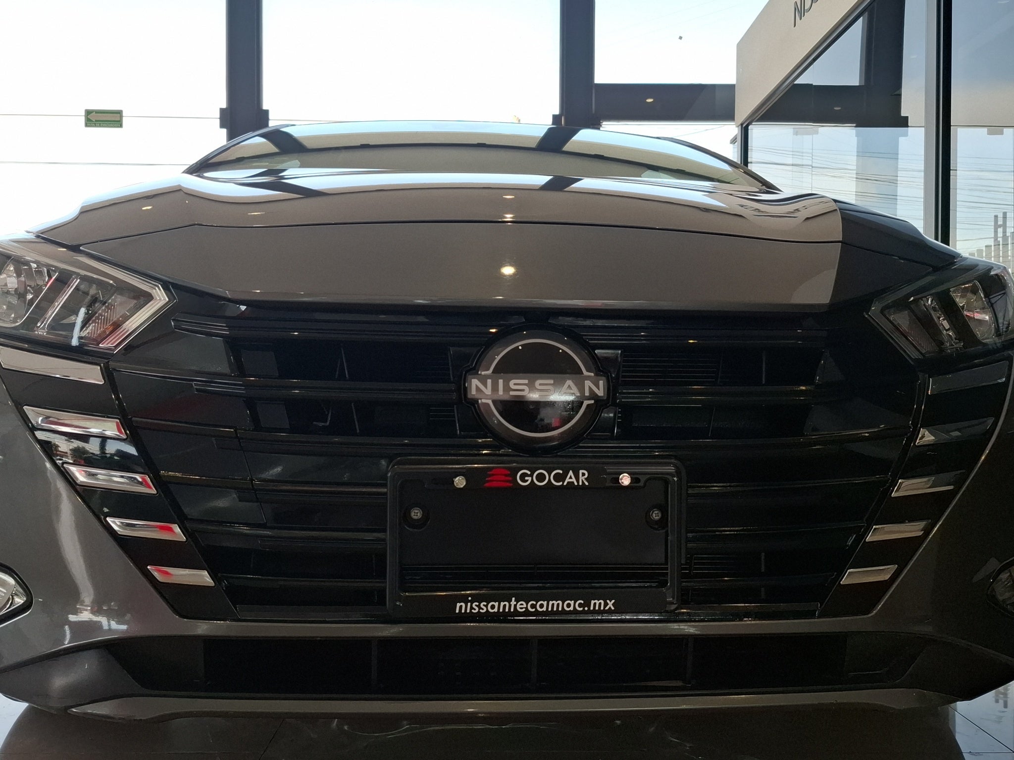 2023 Nissan Versa 4 pts. Advance, TM5, a/ac., f. niebla, RA-16 (cambio de línea)