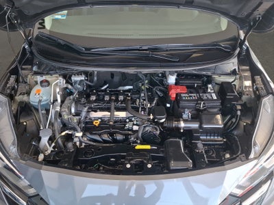 2023 Nissan Versa 4 pts. Advance, TM5, a/ac., f. niebla, RA-16 (cambio de línea)