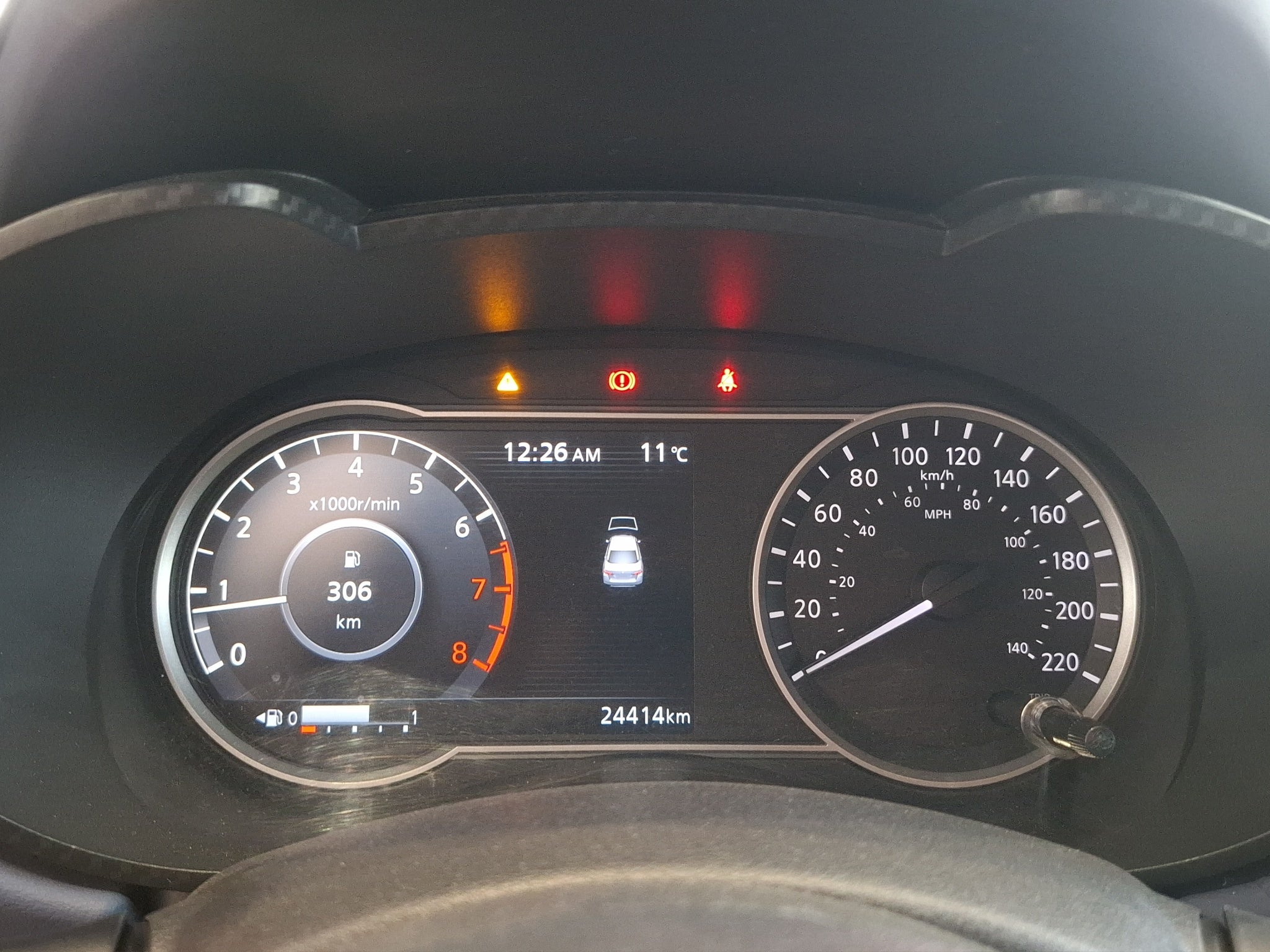 2023 Nissan Versa 4 pts. Advance, TM5, a/ac., f. niebla, RA-16 (cambio de línea)