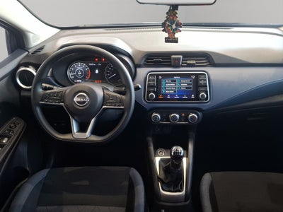 2023 Nissan Versa 4 pts. Advance, TM5, a/ac., f. niebla, RA-16 (cambio de línea)