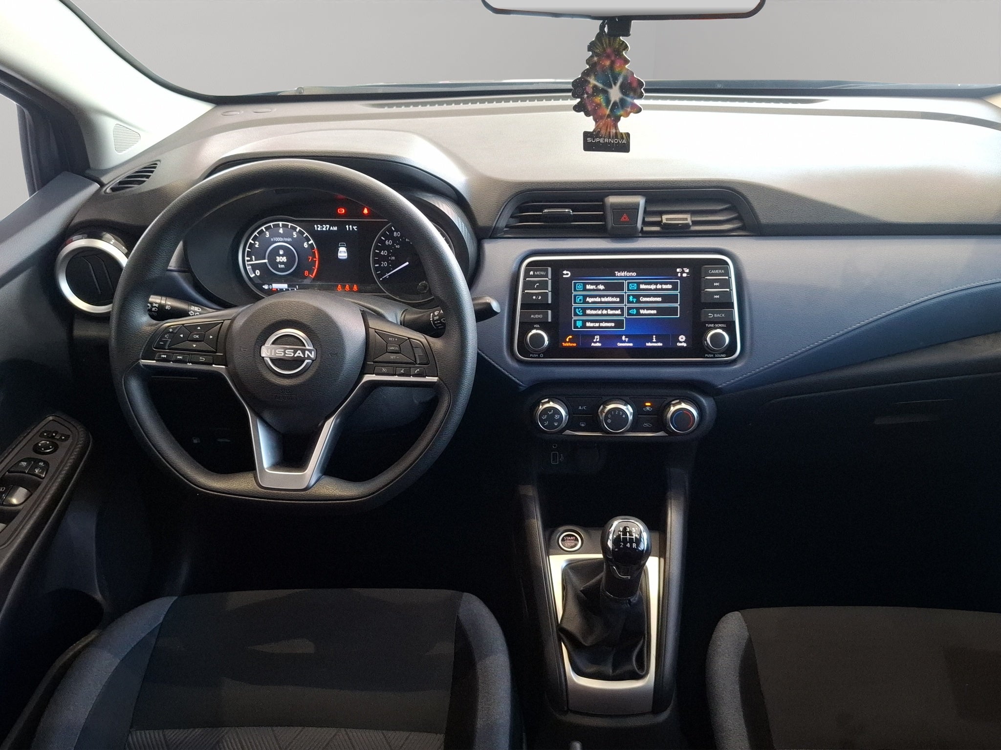 2023 Nissan Versa 4 pts. Advance, TM5, a/ac., f. niebla, RA-16 (cambio de línea)