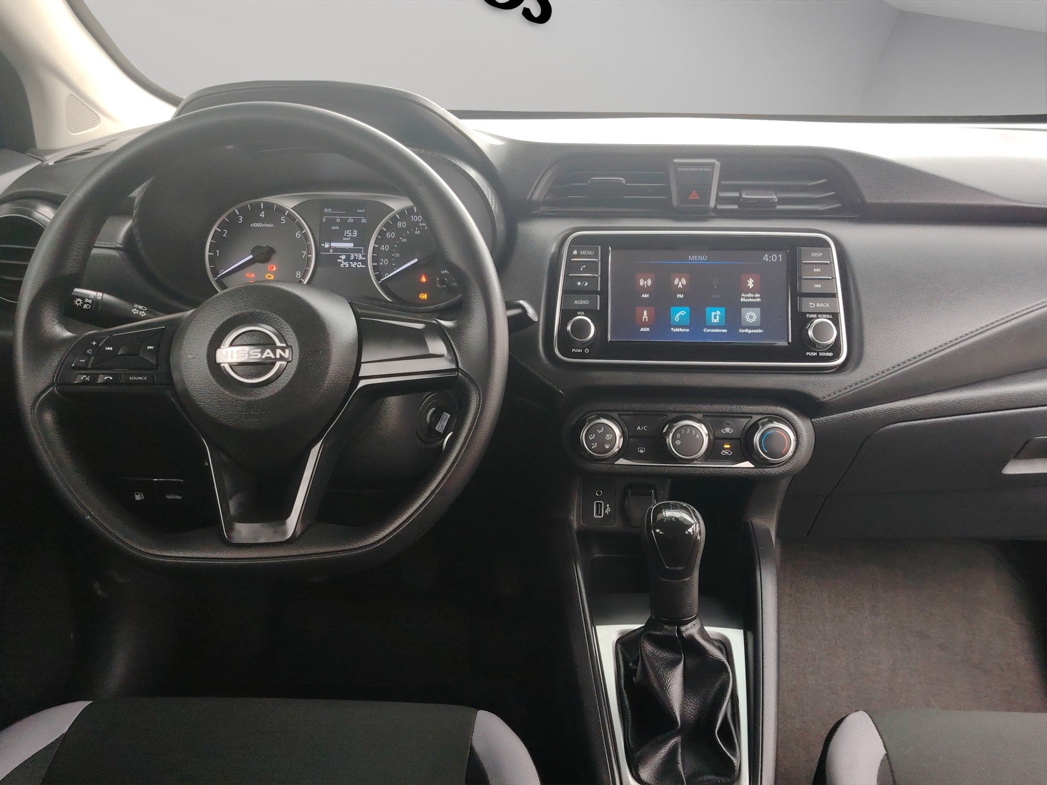 2025 Nissan Versa 4 pts. Sense, TM5, a/ac., R-15 (línea anterior)