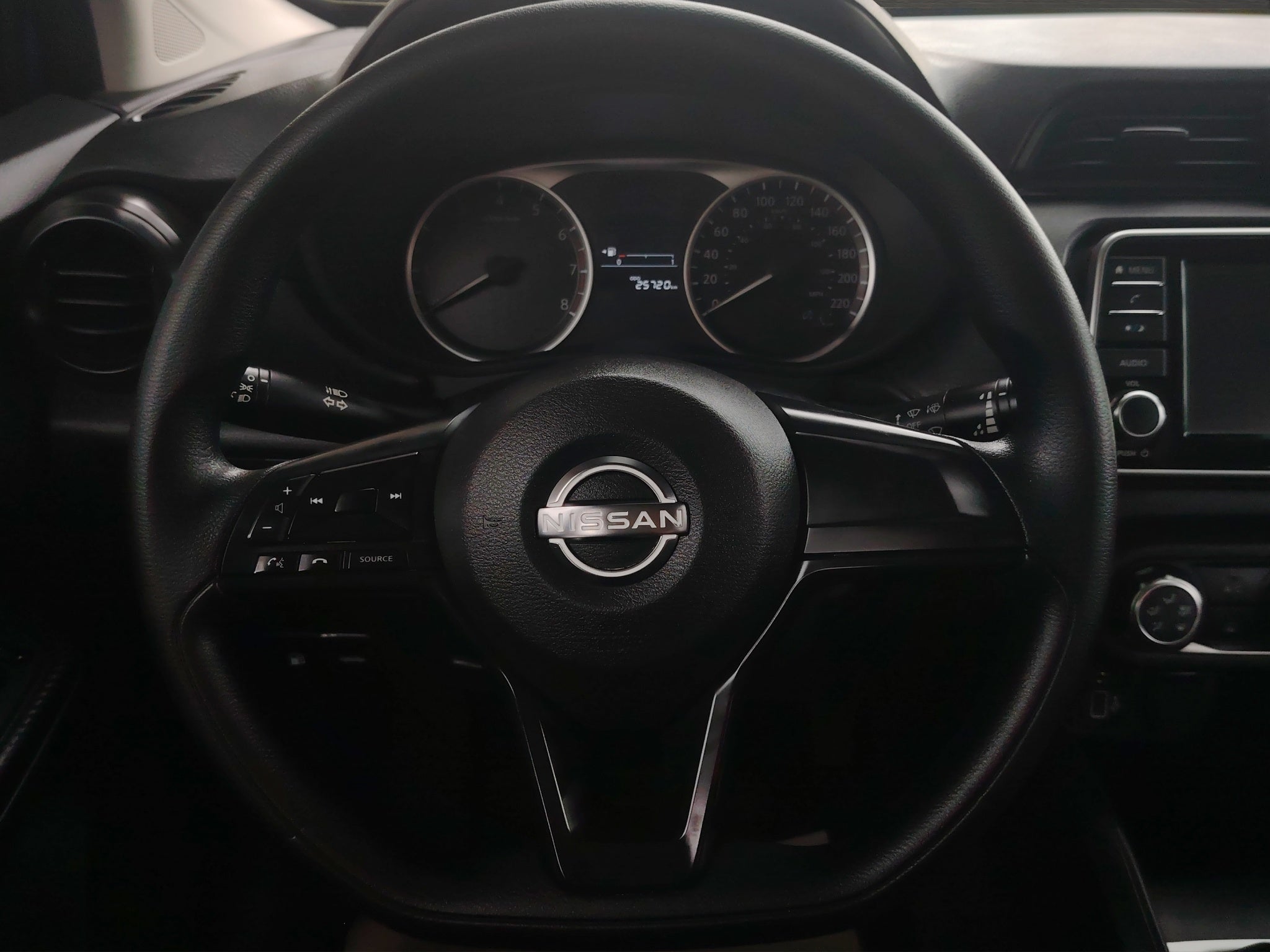 2025 Nissan Versa 4 pts. Sense, TM5, a/ac., R-15 (línea anterior)