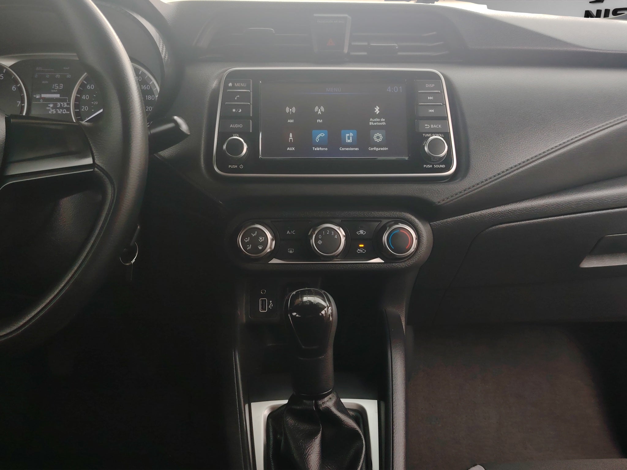 2025 Nissan Versa 4 pts. Sense, TM5, a/ac., R-15 (línea anterior)