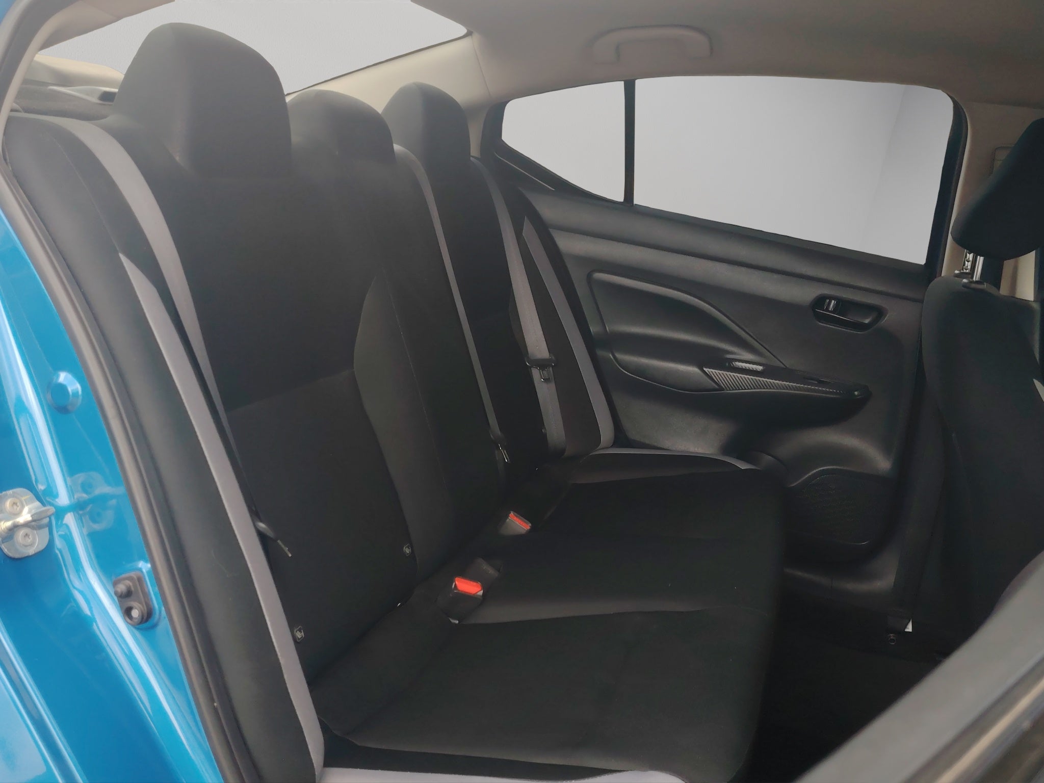 2025 Nissan Versa 4 pts. Sense, TM5, a/ac., R-15 (línea anterior)
