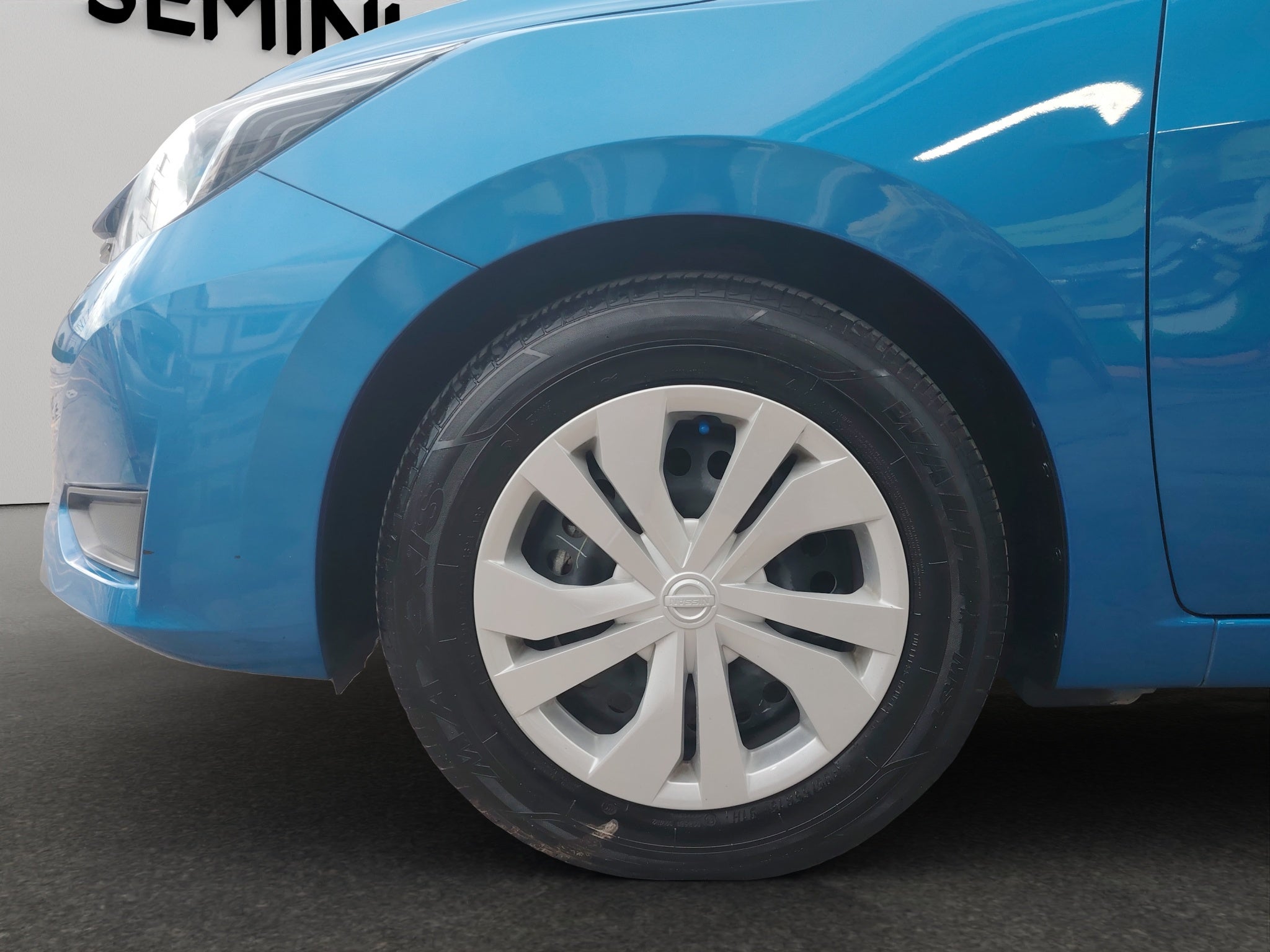 2025 Nissan Versa 4 pts. Sense, TM5, a/ac., R-15 (línea anterior)